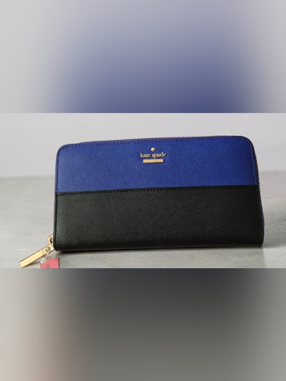Zippered long wallet
